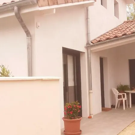 Chambres D'hotes Le Sud Bed & Breakfast