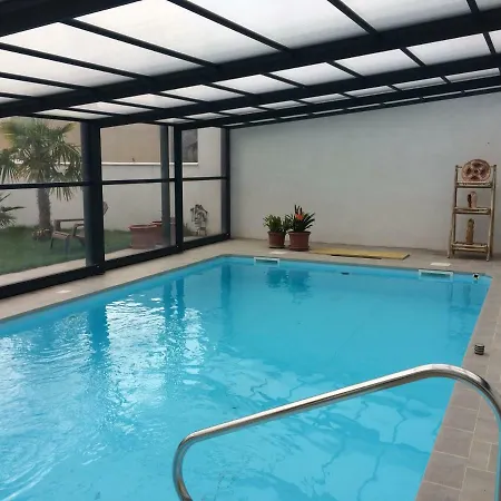 Chambres D'hotes Le Sud Bed & Breakfast